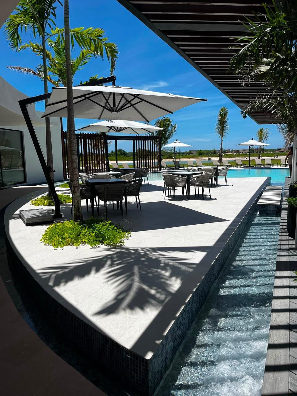 Panorama Lake Second Floor V20-10