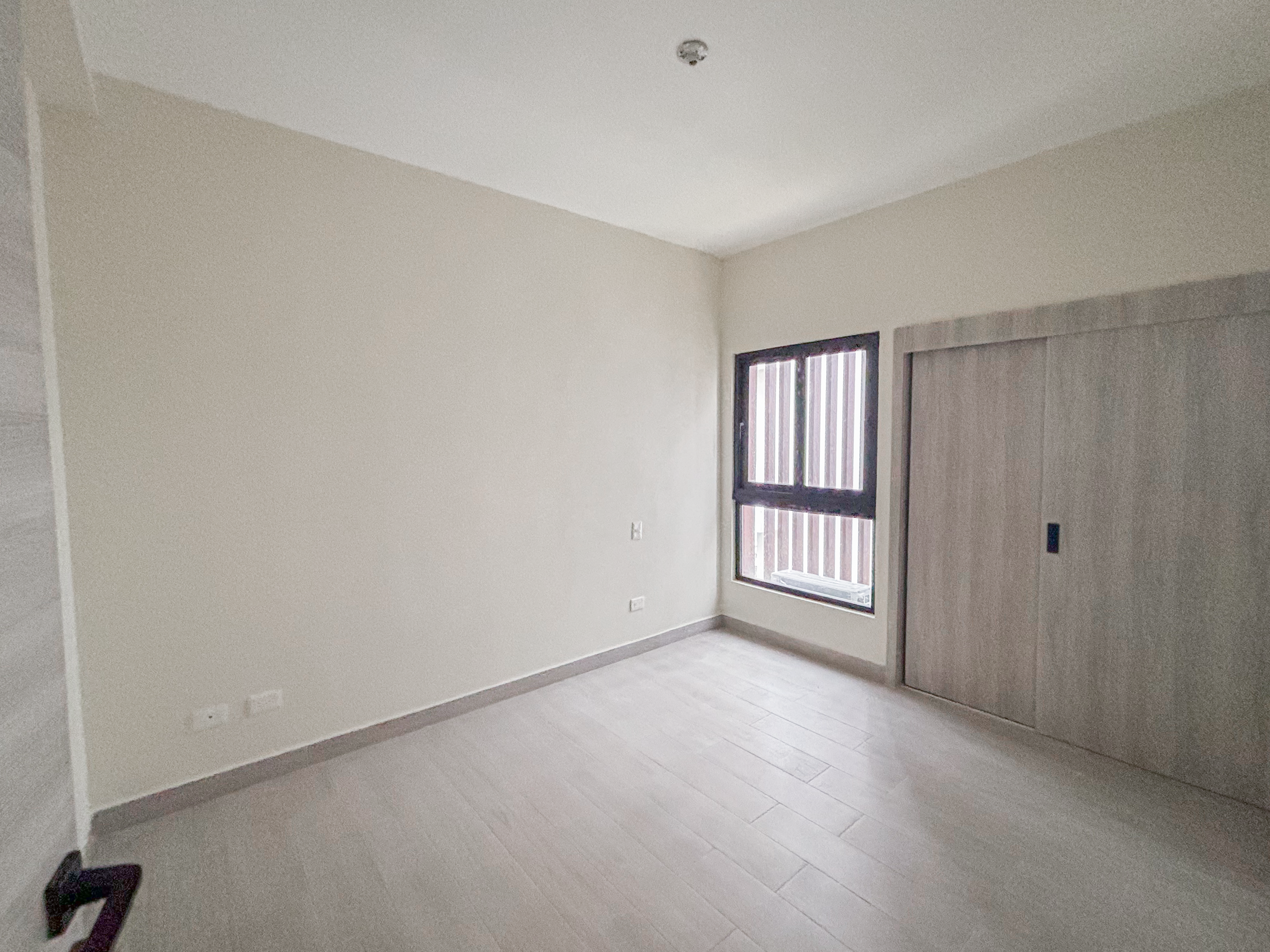Panorama Lake Second Floor- V20-7